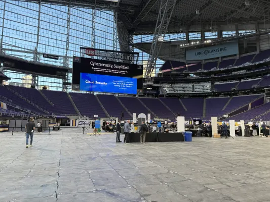 BurbSec|Minneapolis IRL Photo 107